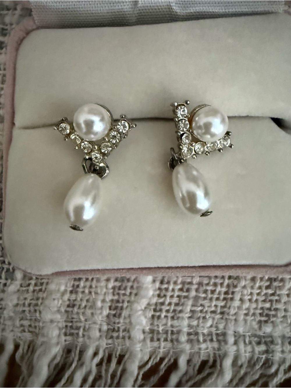 Elegant Pearl and Crystal Drop Earrings - White
